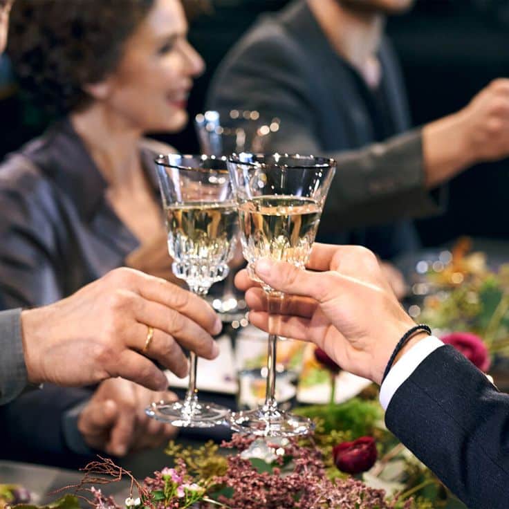 boire de l'alcool en mangeant